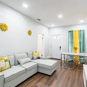 Cute Bungalow In Down Town Tampa With Large Hot Tub Holiday home Tampa